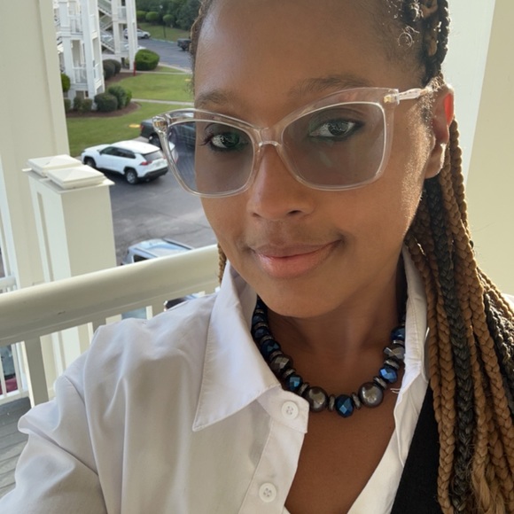 Meet your Posher, Nikkita - Picture 2 of 5